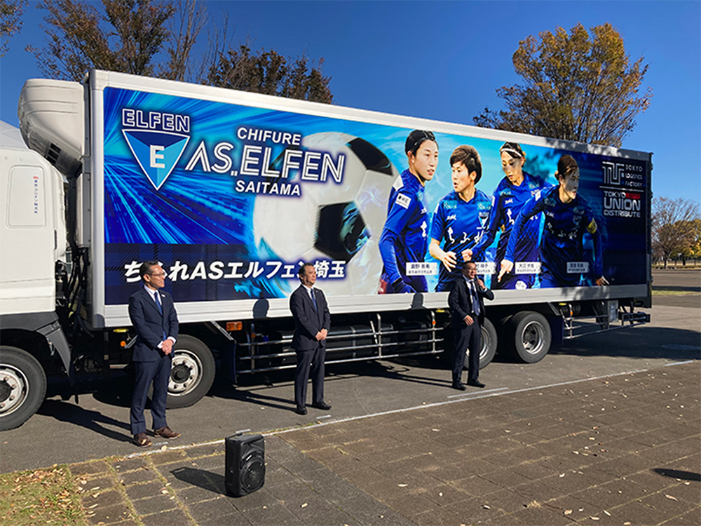 車両を説明をする東京ユニオン物流の社長川崎